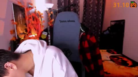 Foxicfu online show from October 2025 05:39:01 PM