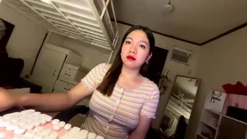 Snapshot of foxieeealona chatting on May 2026 07:04:01 AM Alicia Baby online show from May 2026 07:04:01 AM