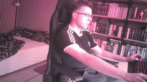 Adrian online show from November 2025 07:27:02 PM