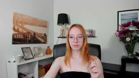 Snapshot of foxsonya chatting on May 2026 05:36:02 AM Sonya online show from May 2026 05:36:02 AM