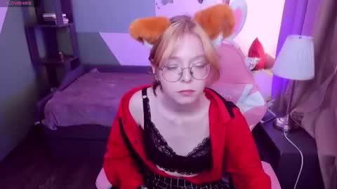 Snapshot of foxxxypolly chatting on June 2026 05:39:01 AM Polly online show from June 2026 05:39:01 AM