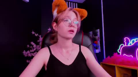 Snapshot of foxxxypolly chatting on July 2026 05:32:01 AM Polly online show from July 2026 05:32:01 AM