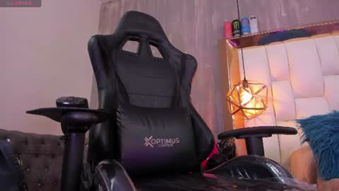 Foxxy  online show from June 2026 05:59:02 PM