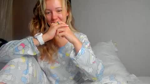 Foxy online show from December 2025 12:30:01 AM