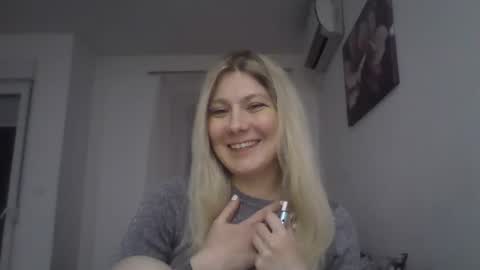 foxy_bright online show from March 2026 07:17:02 PM