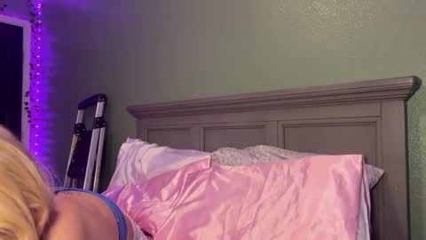 Snapshot of foxyroxie777 chatting on September 2025 06:37:01 AM roxie online show from September 2025 06:37:01 AM