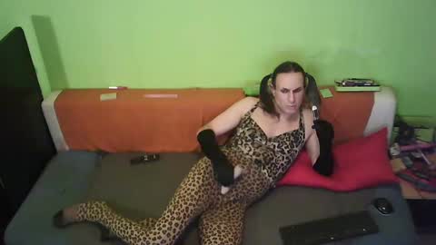 Snapshot of foxysabine chatting on December 2024 05:10:01 AM FoxySabine online show from December 2024 05:10:01 AM