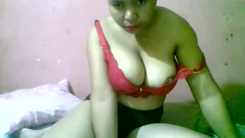 Snapshot of fracisca2204 chatting on April 2026 05:40:01 AM fracisca2204 online show from April 2026 05:40:01 AM