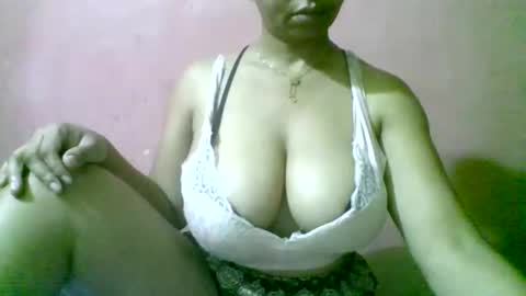 Snapshot of fracisca2204 chatting on April 2026 07:02:01 AM fracisca2204 online show from April 2026 07:02:01 AM