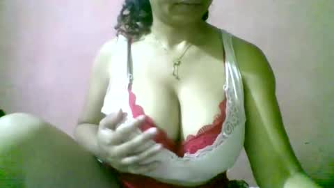 Snapshot of fracisca2204 chatting on April 2026 04:35:01 AM fracisca2204 online show from April 2026 04:35:01 AM