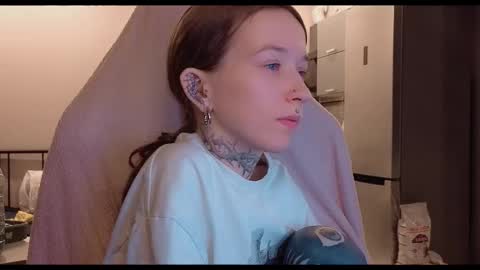 Snapshot of fran_bow chatting on November 2025 11:26:01 PM fran_bow online show from November 2025 11:26:01 PM