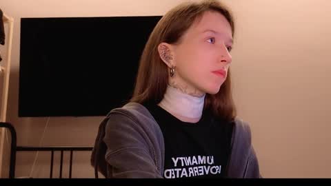 Snapshot of fran_bow chatting on April 2026 11:21:02 PM fran_bow online show from April 2026 11:21:02 PM