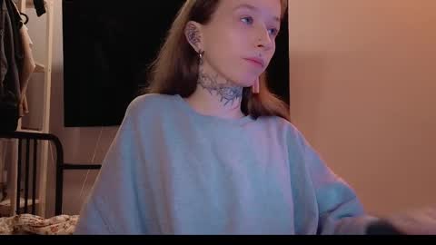 Snapshot of fran_bow chatting on April 2026 04:35:01 PM fran_bow online show from April 2026 04:35:01 PM