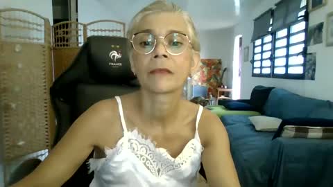 francelune online show from January 2025 01:49:01 PM