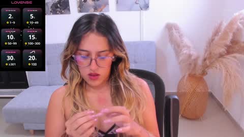 Snapshot of francesca__ross chatting on December 2024 03:15:02 PM Francesca online show from December 2024 03:15:02 PM