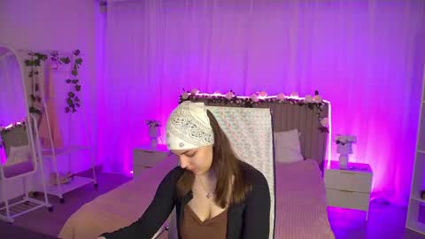 Snapshot of francescacavaliere chatting on May 2026 06:54:01 AM Francesca online show from May 2026 06:54:01 AM