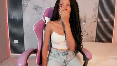 Snapshot of francis_leams chatting on April 2026 07:30:02 PM Laura online show from April 2026 07:30:02 PM