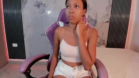 Snapshot of francis_leams chatting on May 2026 07:30:02 PM Laura online show from May 2026 07:30:02 PM