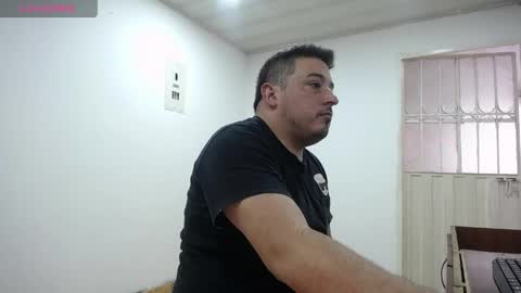 Snapshot of francoisroy chatting on April 2026 04:27:02 PM Juan online show from April 2026 04:27:02 PM