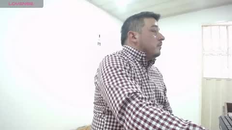 Snapshot of francoisroy chatting on April 2026 05:30:01 PM Juan online show from April 2026 05:30:01 PM