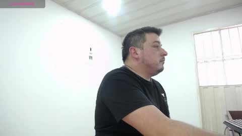 Snapshot of francoisroy chatting on May 2026 06:02:02 PM Juan online show from May 2026 06:02:02 PM