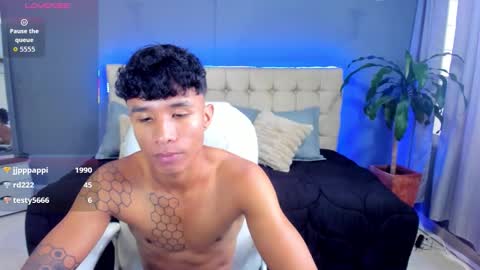 frank98_ online show from October 2025 07:35:02 PM