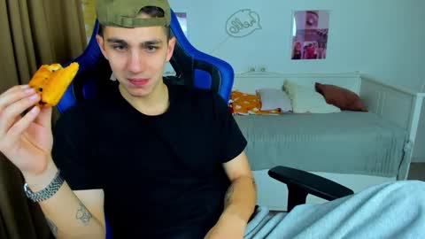 Frank online show from October 2025 04:49:01 AM