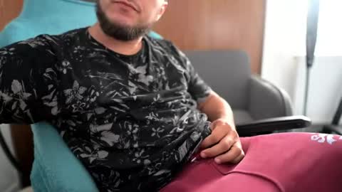 Snapshot of frankhairy chatting on May 2026 11:17:02 AM frankhairy online show from May 2026 11:17:02 AM