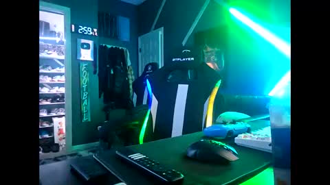 Snapshot of frankie_madeincuba chatting on November 2025 07:00:01 AM Xo tattd on her body online show from November 2025 07:00:01 AM