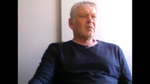 frannkboy61 online show from April 2026 12:00:02 PM