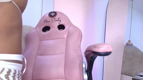 FRANYELY online show from November 2025 07:12:01 PM