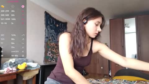 Mia online show from October 2025 09:21:02 AM