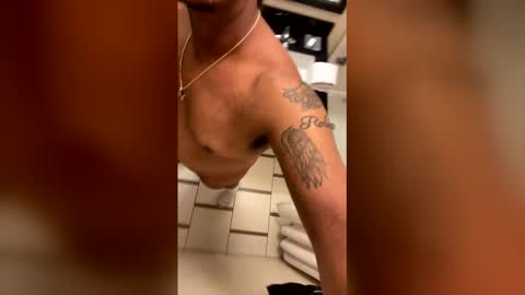 Snapshot of freewild999 chatting on February 2026 05:04:01 AM freewild999 online show from February 2026 05:04:01 AM