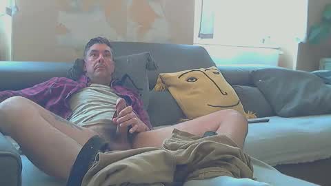 Snapshot of frenchpapalover chatting on February 2025 01:44:01 PM frenchpapalover online show from February 2025 01:44:01 PM