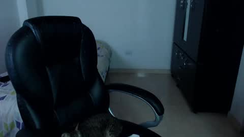 Louise  online show from January 2025 02:10:01 AM