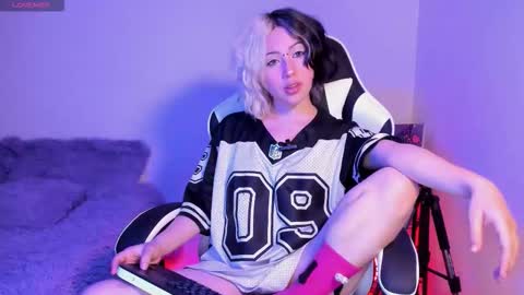 frida_lassi_ online show from October 2025 11:02:02 PM
