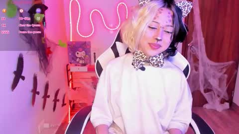 frida_lassi_ online show from October 2025 07:25:02 PM