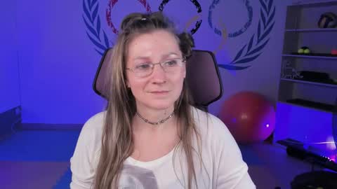 Snapshot of fridatander chatting on February 2025 03:32:01 PM Frida Tander online show from February 2025 03:32:01 PM