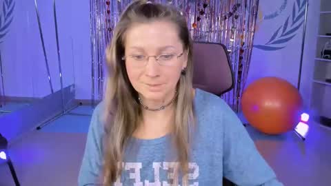 Snapshot of fridatander chatting on March 2025 09:18:02 AM Frida Tander online show from March 2025 09:18:02 AM