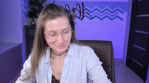 Snapshot of fridatander chatting on March 2025 12:15:01 PM Frida Tander online show from March 2025 12:15:01 PM