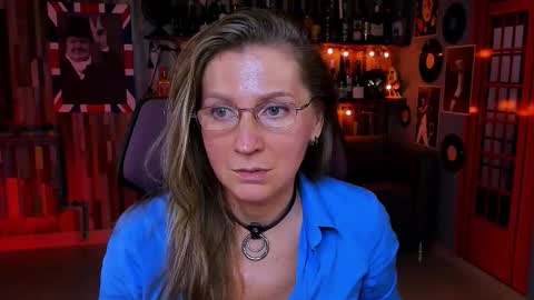 Snapshot of fridatander chatting on September 2025 01:11:01 PM Frida Tander online show from September 2025 01:11:01 PM