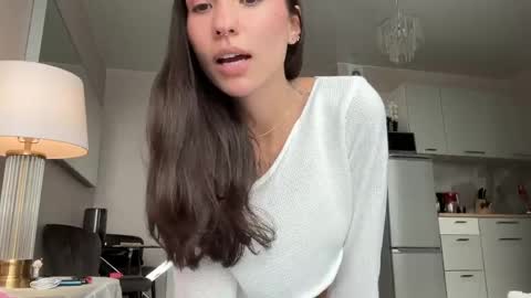 Snapshot of friend_foryou chatting on May 2026 01:30:02 PM Lina online show from May 2026 01:30:02 PM