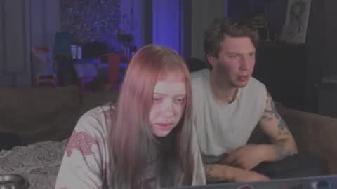 friend_zone_ online show from November 2025 06:19:01 PM