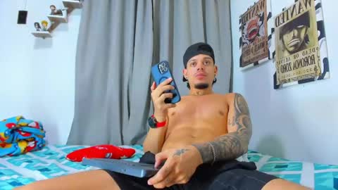 Snapshot of friendsofeverything_ chatting on July 2026 01:11:01 AM Adam y pitter online show from July 2026 01:11:01 AM