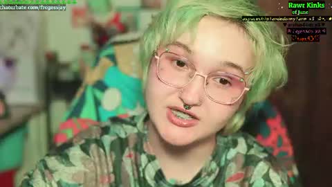 Snapshot of frogessjay chatting on June 2026 12:49:01 AM Jaywise Frogfoot online show from June 2026 12:49:01 AM