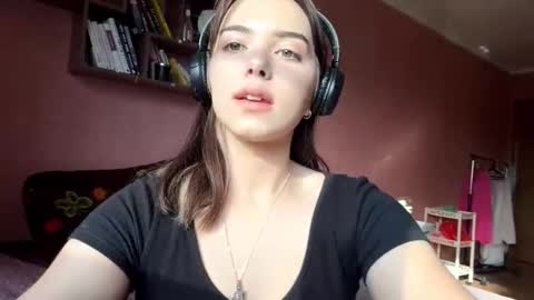 Emily online show from October 2025 07:18:02 AM