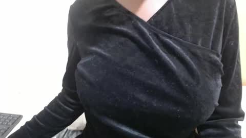 fruity28 online show from November 2025 04:40:02 AM