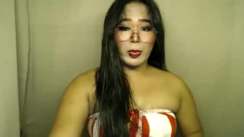 Snapshot of fuckinghotdoll chatting on December 2025 10:02:01 AM kim online show from December 2025 10:02:01 AM