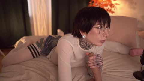 Eva         all my links   online show from October 2025 01:01:01 PM