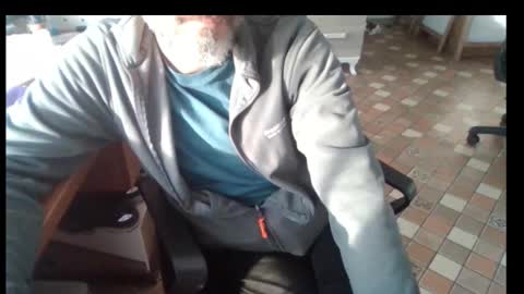 Bruchus online show from November 2025 06:03:01 AM